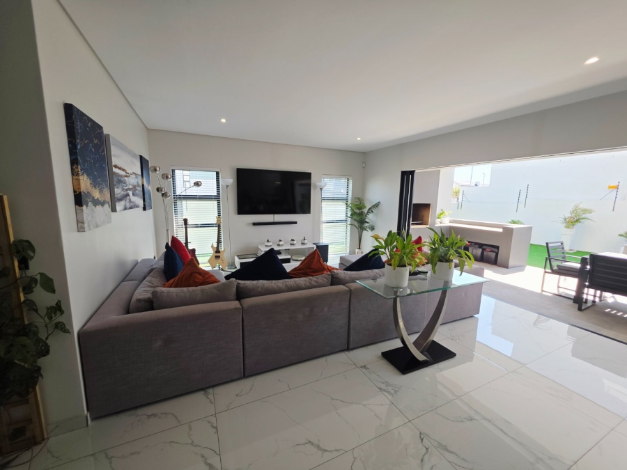 5 Bedroom Property for Sale in Sandown Western Cape